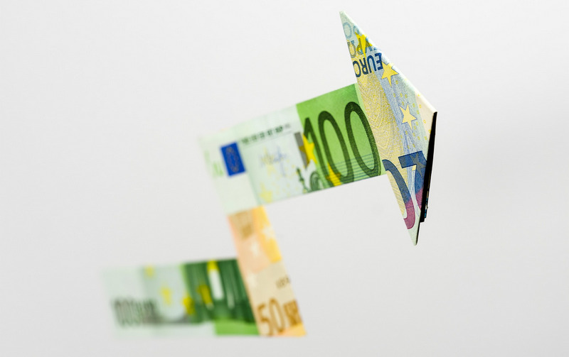 100 Euro Note als Pfeil